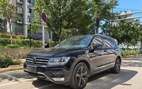 Volkswagen Tiguan II, 2021 год, 2 100 000 рублей, 1 фотография