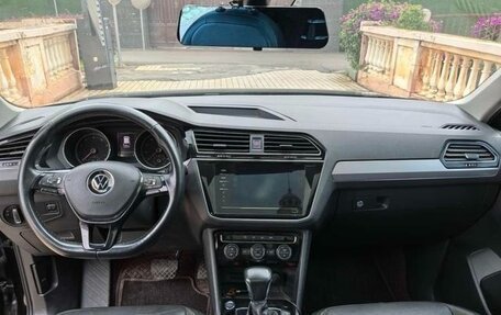 Volkswagen Tiguan II, 2021 год, 2 100 000 рублей, 11 фотография