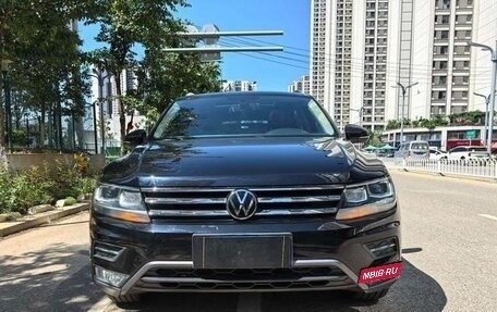 Volkswagen Tiguan II, 2021 год, 2 100 000 рублей, 2 фотография