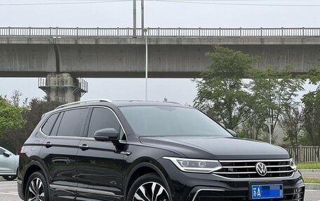 Volkswagen Tiguan II, 2021 год, 2 100 000 рублей, 3 фотография