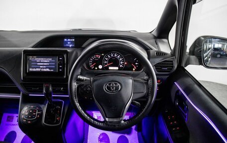 Toyota Noah III, 2019 год, 2 500 000 рублей, 10 фотография