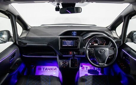 Toyota Noah III, 2019 год, 2 500 000 рублей, 9 фотография