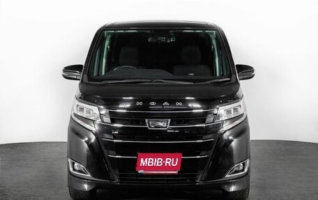 Toyota Noah III, 2019 год, 2 500 000 рублей, 2 фотография