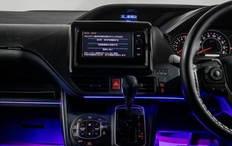 Toyota Noah III, 2019 год, 2 500 000 рублей, 13 фотография