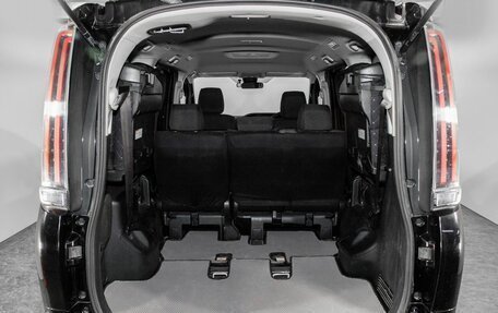 Toyota Noah III, 2019 год, 2 500 000 рублей, 21 фотография