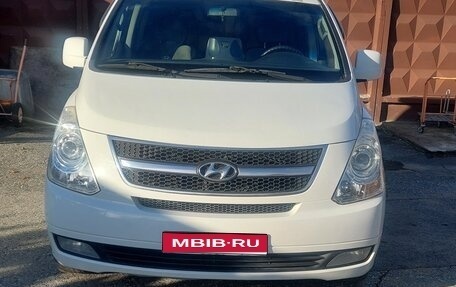 Hyundai Grand Starex Grand Starex I рестайлинг 2, 2011 год, 1 350 000 рублей, 1 фотография