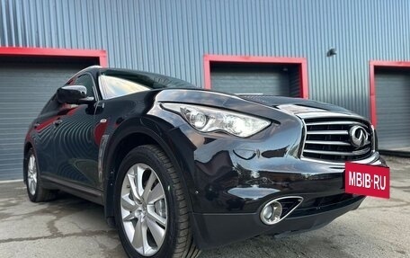 Infiniti QX70, 2014 год, 2 400 000 рублей, 6 фотография