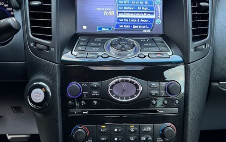 Infiniti QX70, 2014 год, 2 400 000 рублей, 18 фотография