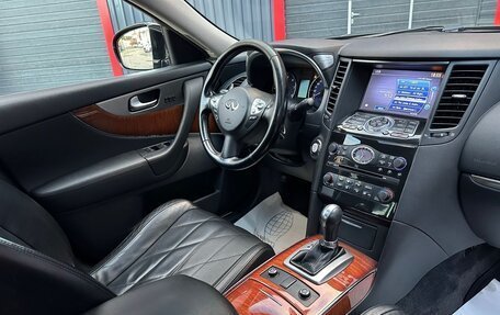 Infiniti QX70, 2014 год, 2 400 000 рублей, 23 фотография