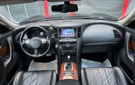 Infiniti QX70, 2014 год, 2 400 000 рублей, 24 фотография