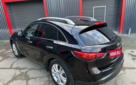 Infiniti QX70, 2014 год, 2 400 000 рублей, 19 фотография