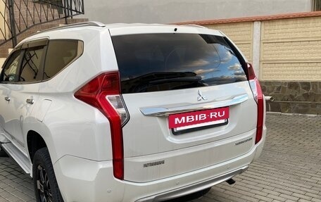 Mitsubishi Pajero Sport III рестайлинг, 2016 год, 3 300 000 рублей, 4 фотография