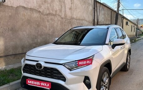 Toyota RAV4, 2021 год, 3 150 000 рублей, 2 фотография