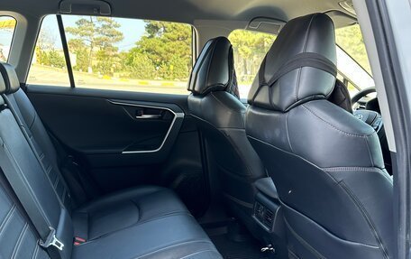 Toyota RAV4, 2021 год, 3 150 000 рублей, 10 фотография