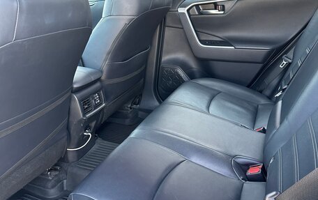 Toyota RAV4, 2021 год, 3 150 000 рублей, 9 фотография