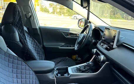 Toyota RAV4, 2021 год, 3 150 000 рублей, 11 фотография