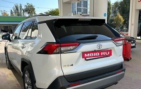 Toyota RAV4, 2021 год, 3 150 000 рублей, 4 фотография