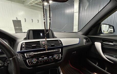 BMW 1 серия, 2018 год, 1 820 000 рублей, 13 фотография