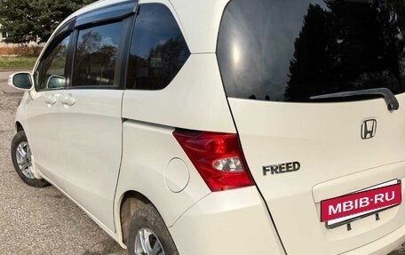 Honda Freed I, 2011 год, 910 000 рублей, 4 фотография