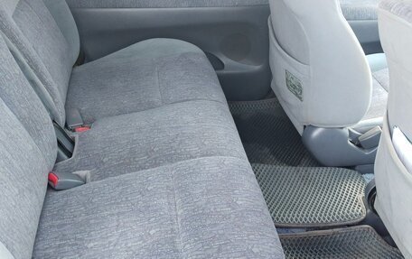 Toyota Ipsum II, 2000 год, 410 000 рублей, 4 фотография