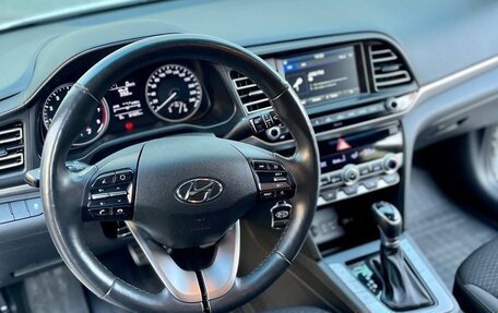Hyundai Elantra VI рестайлинг, 2019 год, 1 780 000 рублей, 7 фотография