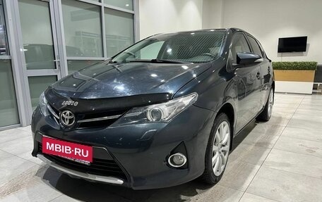 Toyota Auris II, 2013 год, 950 000 рублей, 1 фотография