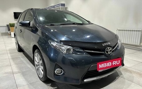 Toyota Auris II, 2013 год, 950 000 рублей, 3 фотография