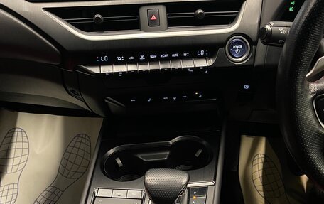 Lexus UX I, 2019 год, 3 100 000 рублей, 16 фотография