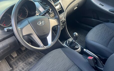 Hyundai Solaris II рестайлинг, 2015 год, 845 000 рублей, 5 фотография