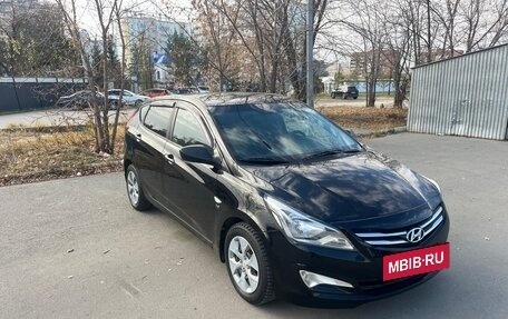 Hyundai Solaris II рестайлинг, 2015 год, 845 000 рублей, 2 фотография