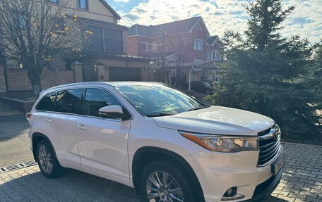 Toyota Highlander III, 2015 год, 3 050 000 рублей, 3 фотография