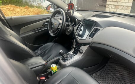 Chevrolet Cruze II, 2010 год, 650 000 рублей, 6 фотография