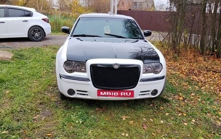 Chrysler 300C II, 2005 год, 1 000 000 рублей, 1 фотография