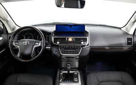 Toyota Land Cruiser 200, 2015 год, 5 299 000 рублей, 9 фотография