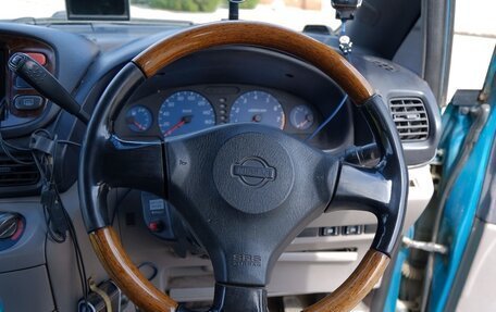 Nissan Serena II, 2000 год, 460 000 рублей, 23 фотография