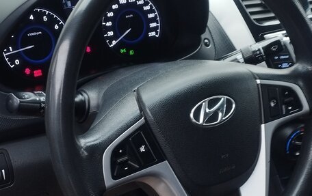 Hyundai Solaris II рестайлинг, 2011 год, 600 000 рублей, 1 фотография