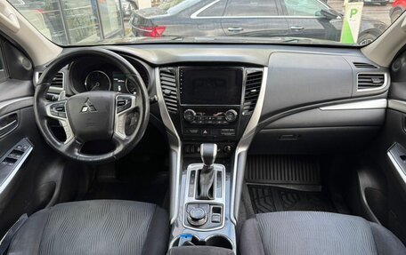 Mitsubishi Pajero Sport III рестайлинг, 2018 год, 3 050 000 рублей, 8 фотография