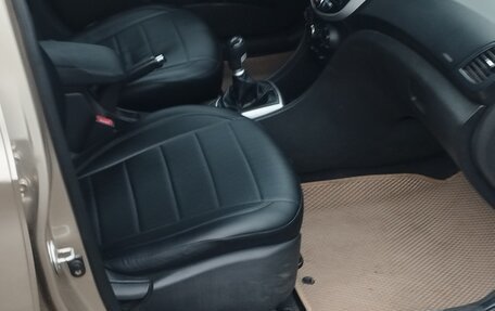 Hyundai Solaris II рестайлинг, 2011 год, 600 000 рублей, 4 фотография