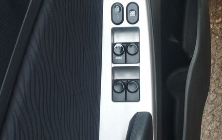 Hyundai Solaris II рестайлинг, 2011 год, 600 000 рублей, 2 фотография