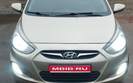 Hyundai Solaris II рестайлинг, 2011 год, 600 000 рублей, 18 фотография