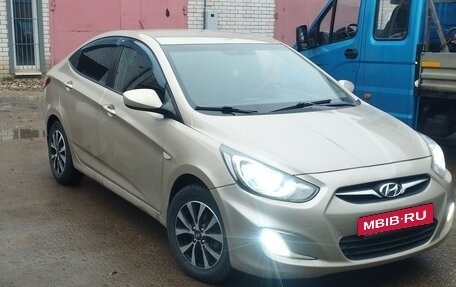 Hyundai Solaris II рестайлинг, 2011 год, 600 000 рублей, 17 фотография