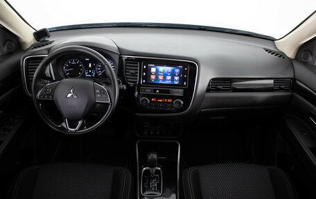 Mitsubishi Outlander III рестайлинг 3, 2019 год, 2 599 000 рублей, 9 фотография