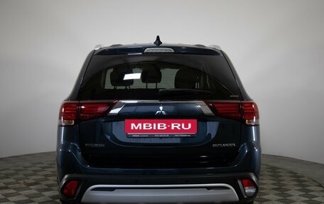 Mitsubishi Outlander III рестайлинг 3, 2019 год, 2 599 000 рублей, 6 фотография