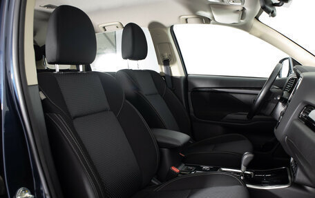 Mitsubishi Outlander III рестайлинг 3, 2019 год, 2 599 000 рублей, 19 фотография