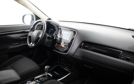 Mitsubishi Outlander III рестайлинг 3, 2019 год, 2 599 000 рублей, 20 фотография