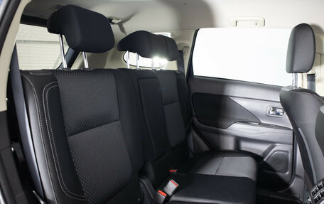 Mitsubishi Outlander III рестайлинг 3, 2019 год, 2 599 000 рублей, 21 фотография