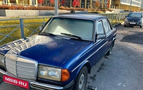 Mercedes-Benz W123, 1982 год, 250 000 рублей, 1 фотография