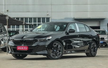 BMW 5 серия, 2025 год, 5 680 000 рублей, 1 фотография