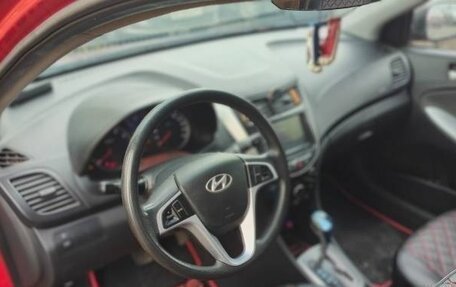Hyundai Solaris II рестайлинг, 2011 год, 640 000 рублей, 3 фотография