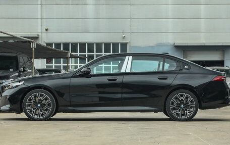 BMW 5 серия, 2025 год, 5 680 000 рублей, 4 фотография